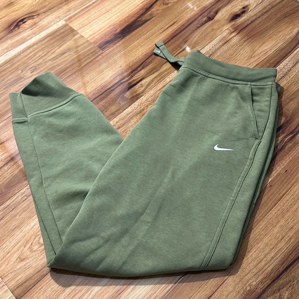 Women’s NIKE sweatpants